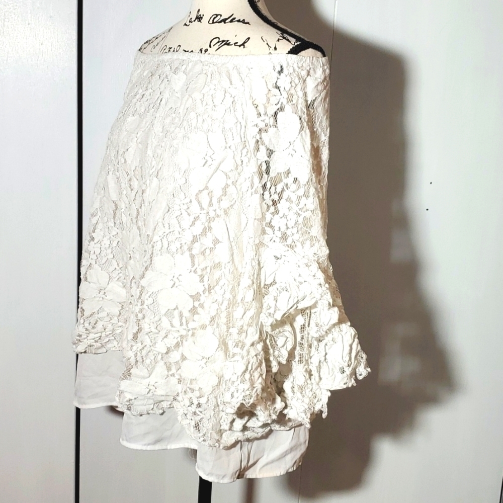 Fever|Womens White Floral Lace/Crochet Ruffles  Off Shoulder Top Sz.Large